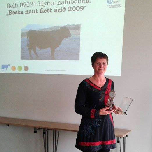 Fjóla I. Kjartansdóttir með viðurkenningu fyri Bolta 09021