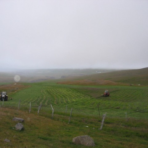 Að eiga sitt undir sól og regni