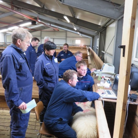 Sauðfjárdómarar stilla saman strengi