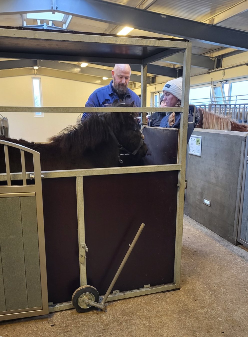 Pétur Halldórsson hjá RML sýnir handtökin. Mynd: Halla Eygló