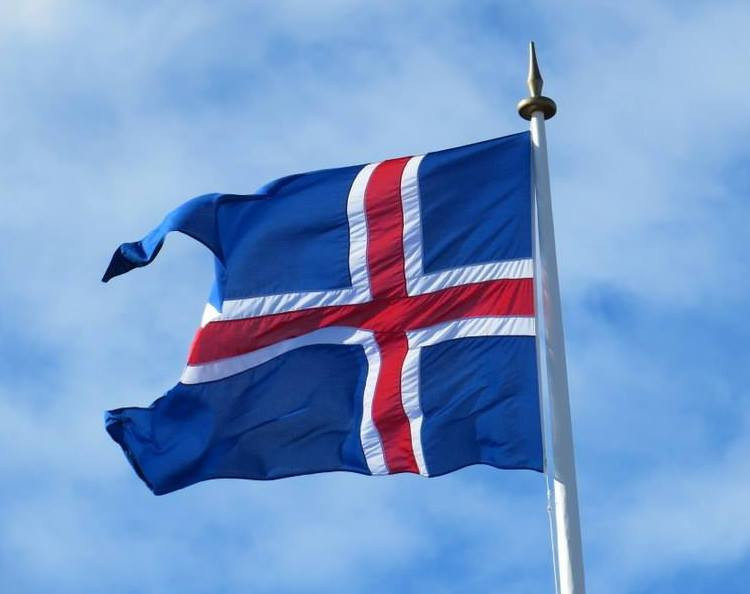 Lokað vegna landsleiks