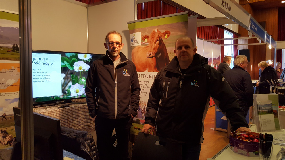 Runólfur Sigursveinsson og Guðmundur Jóhannesson í bás RML á Hey bóndi 2017