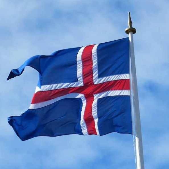 Lokað vegna landsleiks